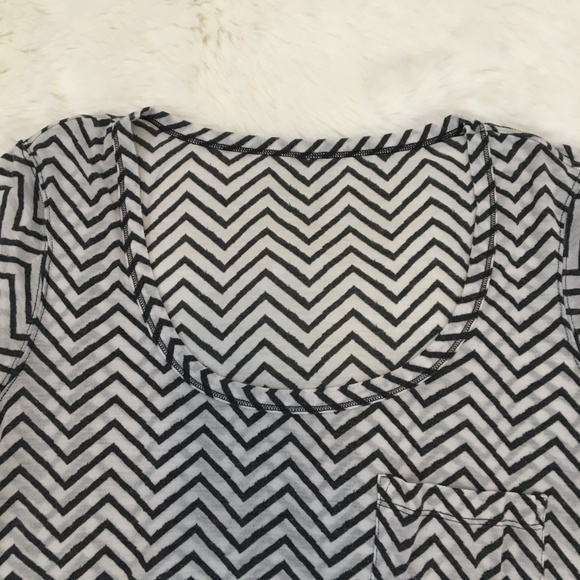Lululemon Gray White Chevron Striped Layer Shirt 6 - Picture 2 of 5